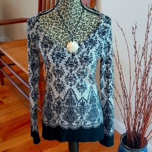 FREE W BUNDLE Norma Kamali Black and White Top Size: M